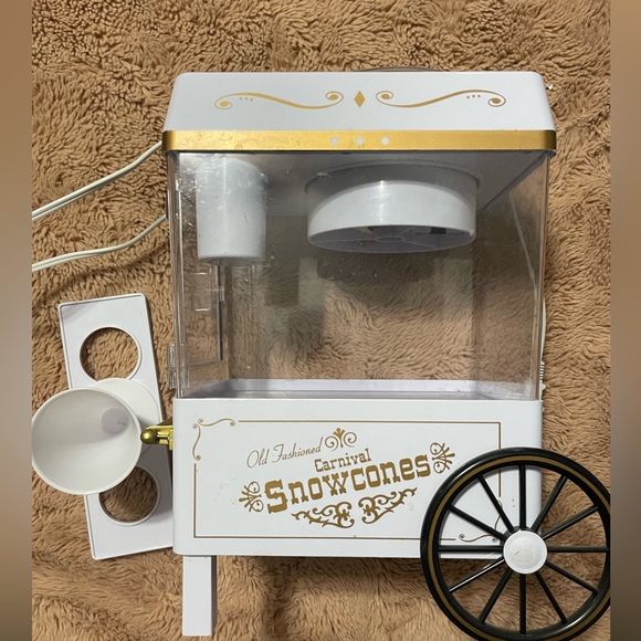 SnowCone maker - Picture 2 of 7